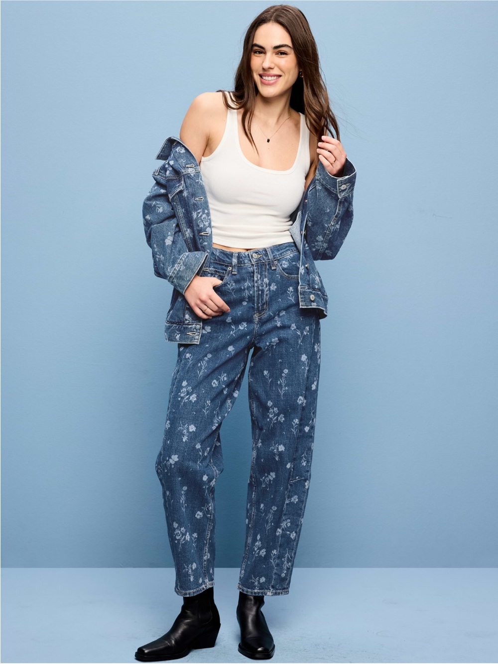 NWT Old Navy Barrel Jeans Blue Floral Print High-Rise Sz 4